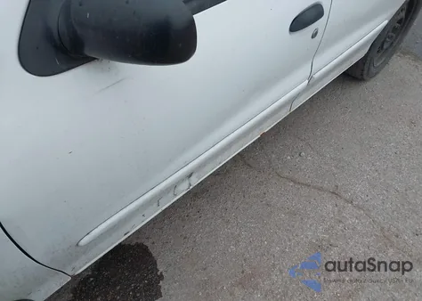 2001 Chevrolet Cavalier Ls z USA, uszkodzony, nr VIN 1G1JF524217243200